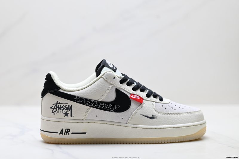 NIKE AIR FORCE 1‘07