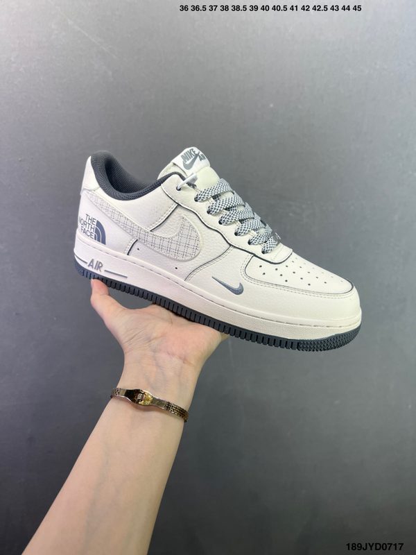 Nike Air Force 1 Low’07