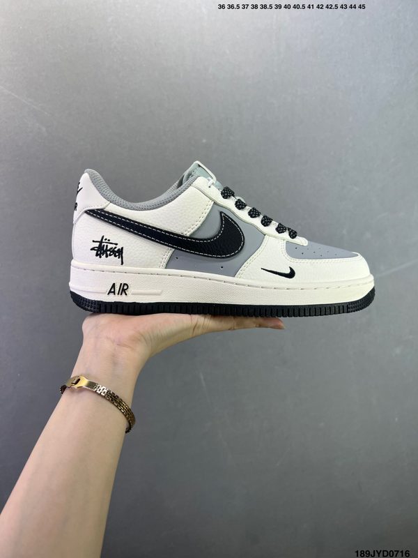 Nike Air Force 1 Low’07