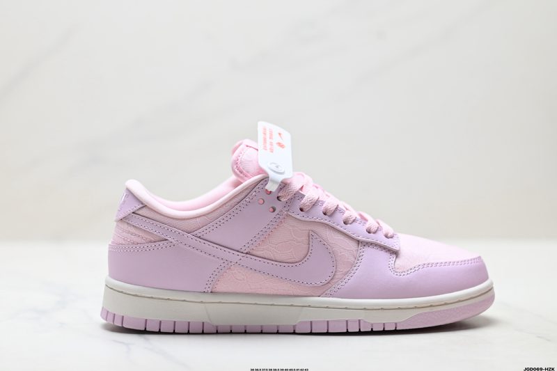 NIKE DUNK LOW