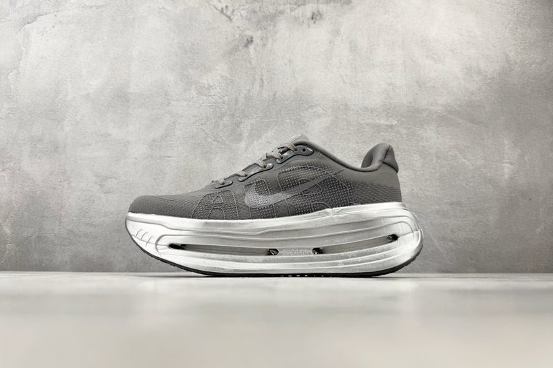 Nike × ISAMAYA Vomero Premium