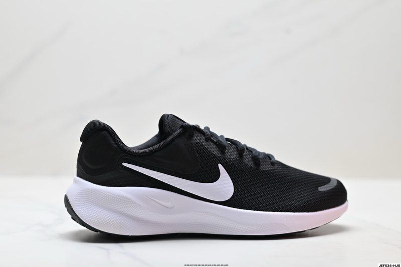 Nike REVOLUTION 7