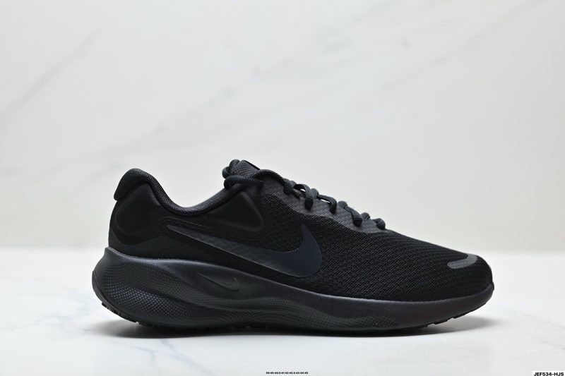 Nike REVOLUTION 7