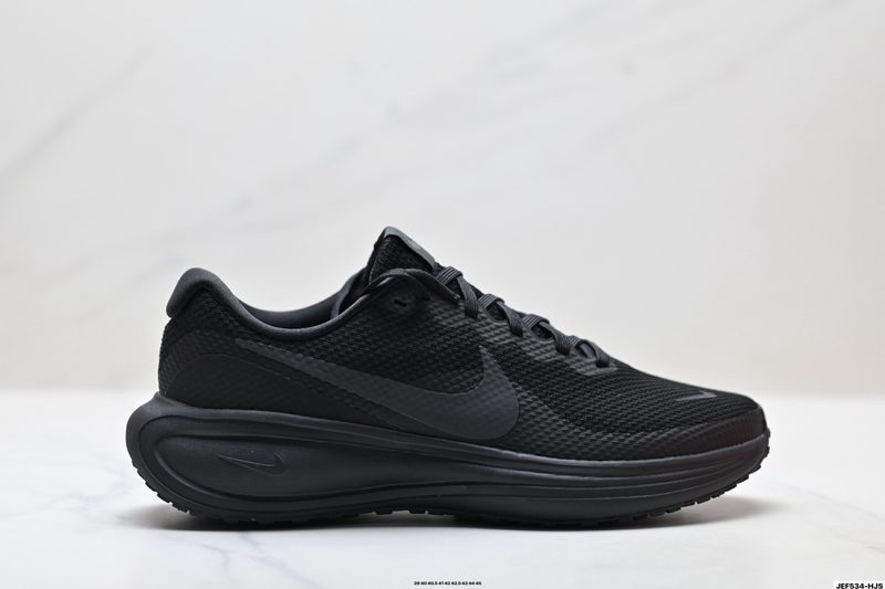 Nike REVOLUTION 8