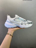 NIKE V2K RUN Swoosh