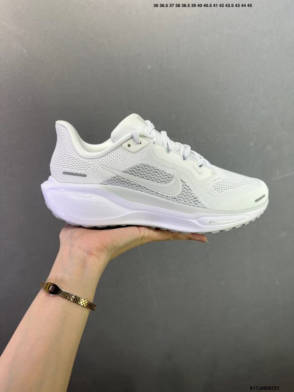 NIKE Batai