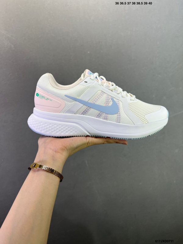 NIKE Batai
