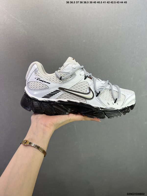 NIKE Batai
