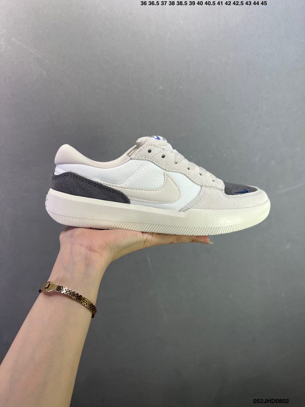NIKE Batai