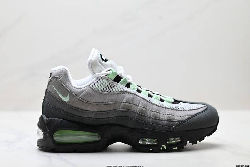 NIKE Batai