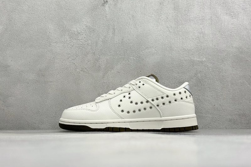 NIKE Batai