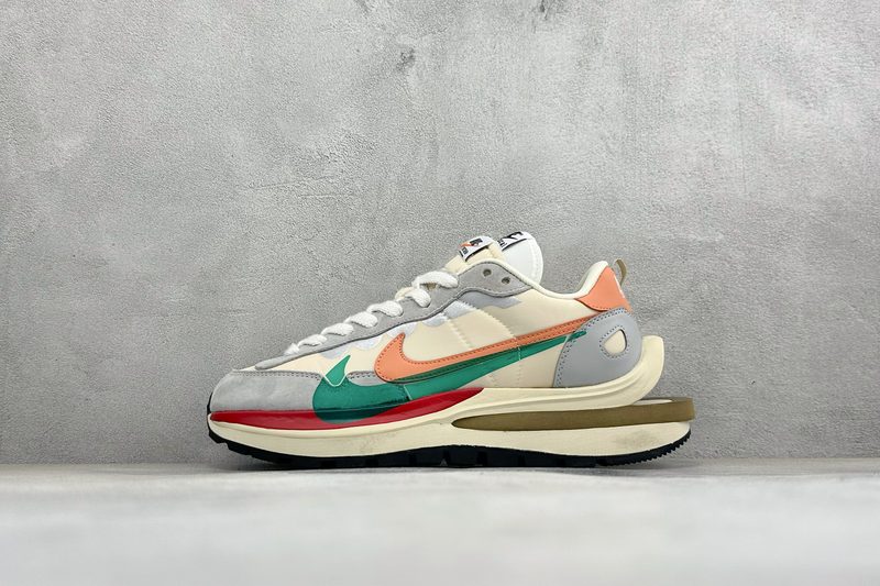 ​- sacai Nike sacai Nike